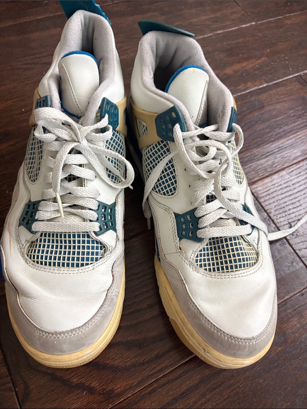 Nike Men's White and Teal Retro Sneakers